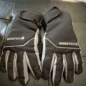 Swiss Tech Thinsolate Gloves size S-M really Childโs M
